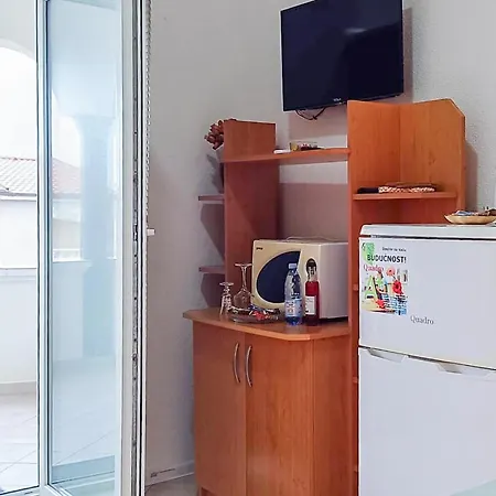 Apartment 1 Bedroom In