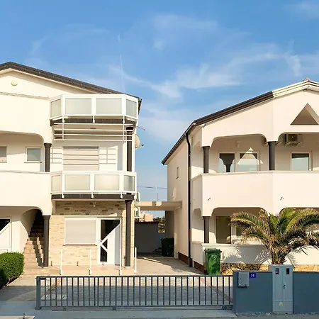 Apartment 1 Bedroom In