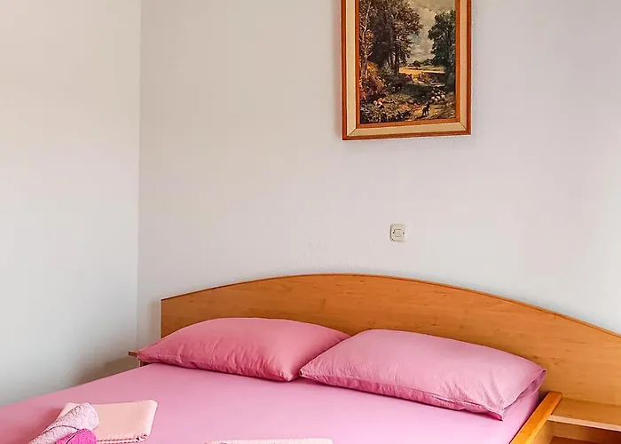 Apartment 1 Bedroom In Vir