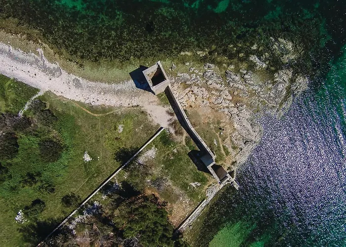 1 Bedroom In Apartment *